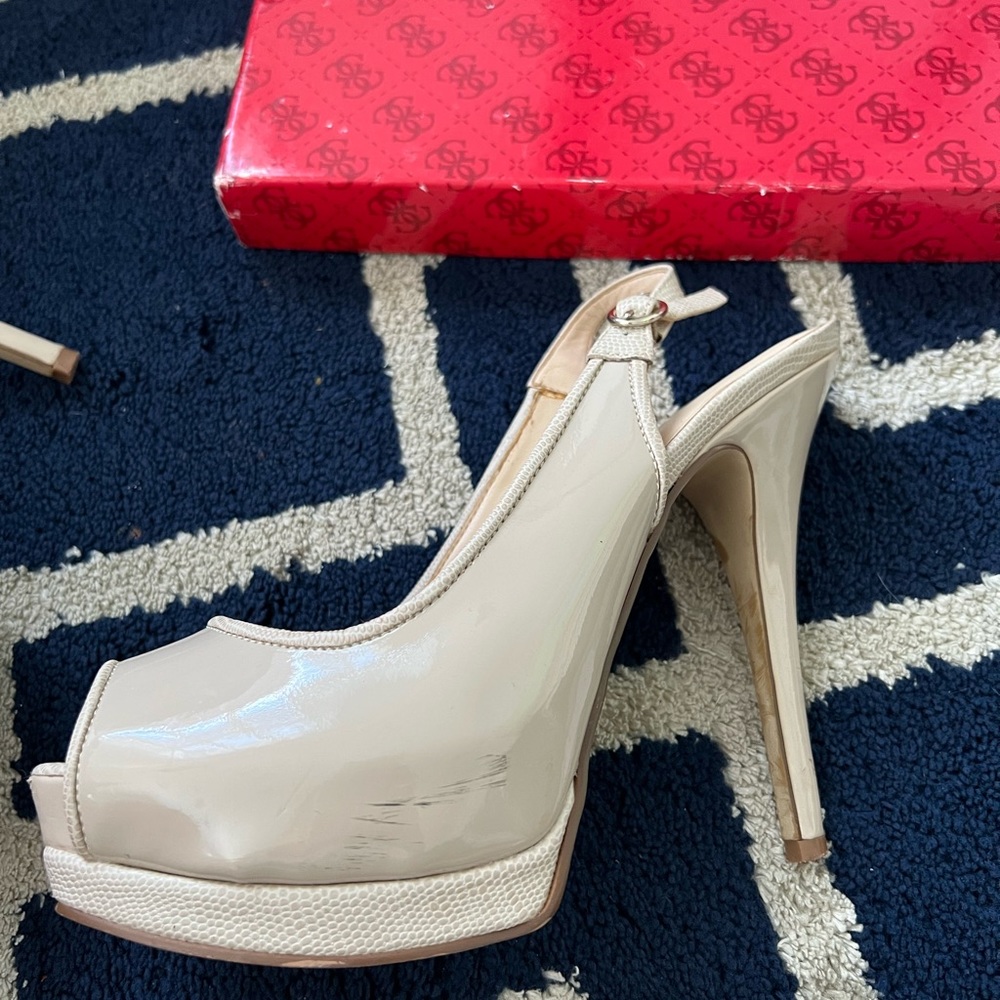 Guess platform pumps